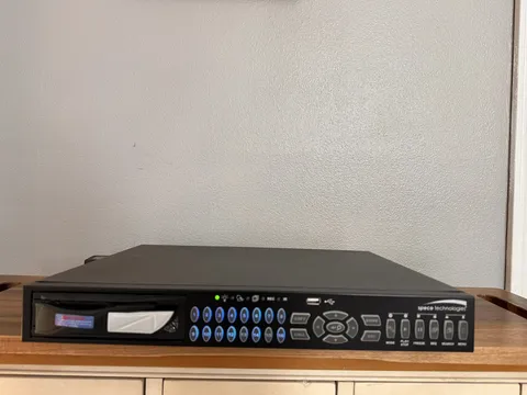 speco technologies dvr16tl500 Turns On Not Tested. No Power Supply Included.
