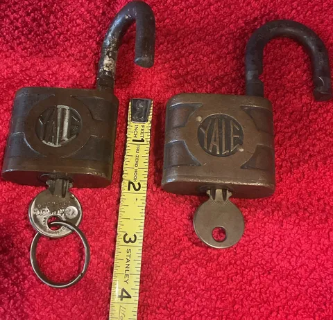 Yale Keyed Padlocks w/ 2 Keys Lot of 2 Antique Brass Brown/Black YA-870