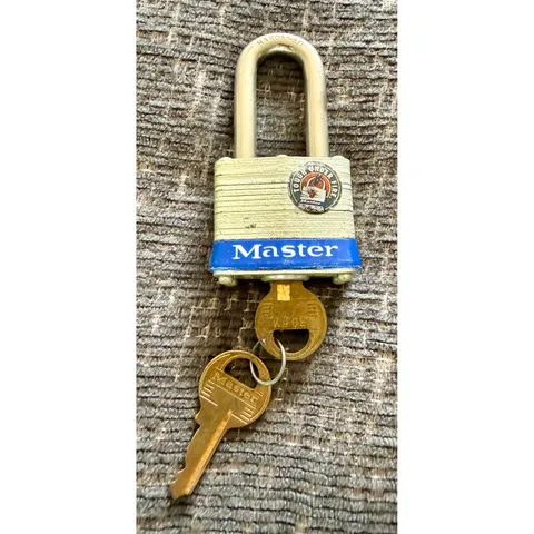 Master Lock No 3 Padlock Laminated Steel 1.5in Excellent Hardened Shackle 2 Keys