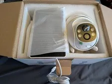 B6 WIRLESS SECURITY CAMERA WITH SOLAR PANEL NEW IN BOX