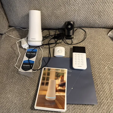 Simply Safe Security System Base Unit with AC Adapter, Keypad and Camera  NICE  