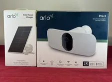Arlo Pro 3 Floodlight Indoor/Outdoor Security Camera w/ Arlo Solar Panel Charger