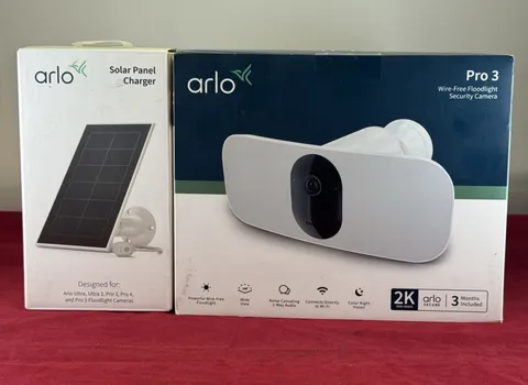 Arlo Pro 3 Floodlight Indoor/Outdoor Security Camera w/ Arlo Solar Panel Charger