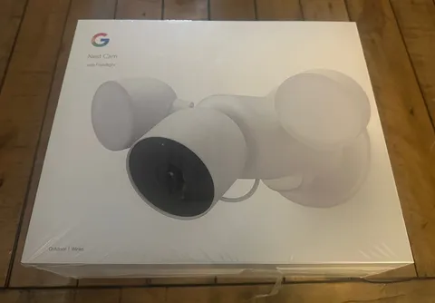 Google Nest Cam With Floodlight - Wired Outdoor Smart Home Security Camera NEW