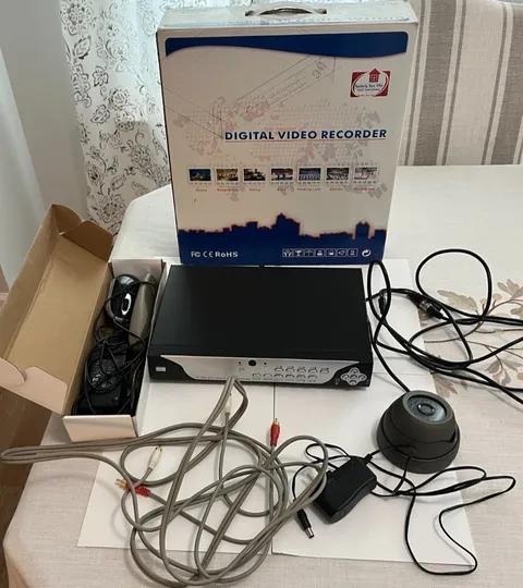 Q See 4 Channel Digital Video Recorder With Power Cord mouse,camera , and box