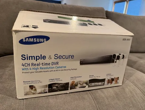 Samsung SDE-3003 4CH DVR Security System 4 Cameras New Open Box Complete