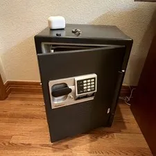 Large Safe: Comes With Keys For Inside And Outside Of The Safe/ Darn Grey Metal￼