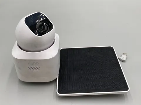 Eufy SoloCam E30 Pan Tilt 2K Camera And Eufy 3W Solar Panel Fair Condition