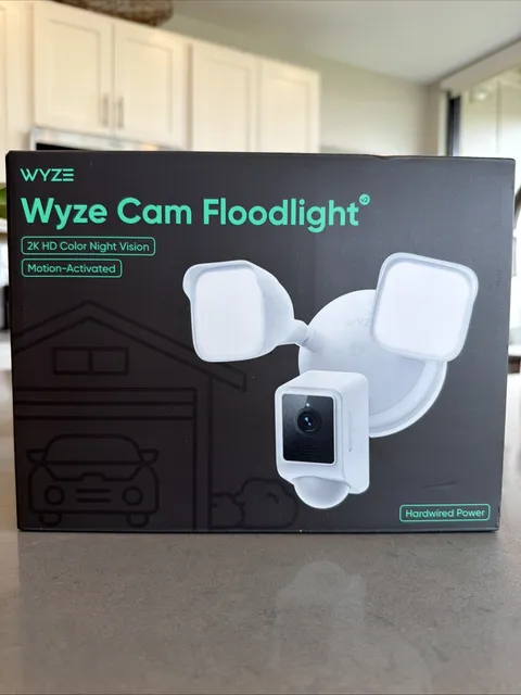 Wyze Wired Outdoor Wi-Fi 2800 Lm 2K Floodlight v2 Home Security Camera WYZECFL2