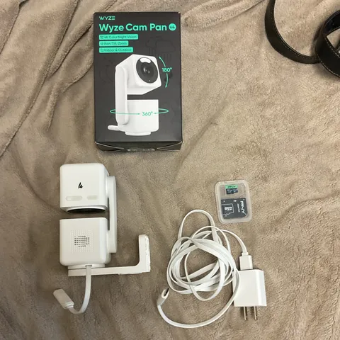 Wyze Cam Pan v4 4K Color Night Vision Pan/Tilt/Zoom Wi-Fi White + 256gb microSD+