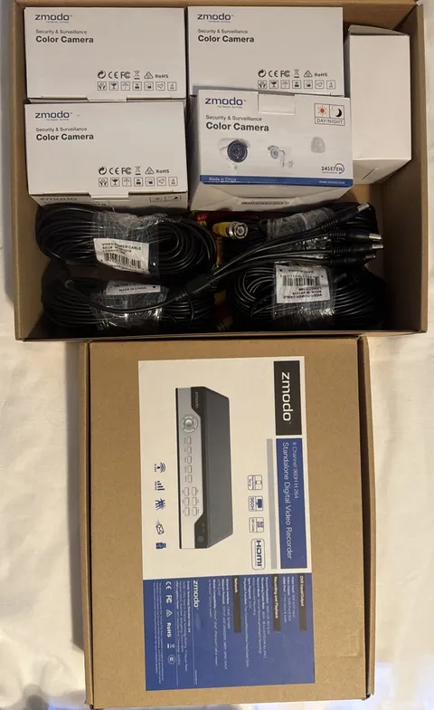 ZModo Digital Video Recorder 8 channel WITH 4 Black Color Cameras NEW