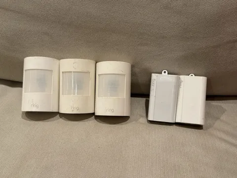 3 RING Alarm Motion Detectors 1st Generation Z-Wave and 2 Range Extenders
