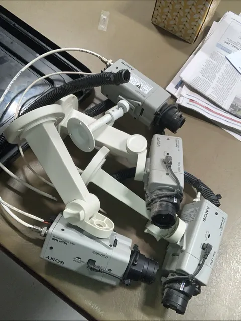 1 Each Sony CCD-IRIS SPT-M124 Hyper HAD B&W Security Camera wMount Base UNTESTED