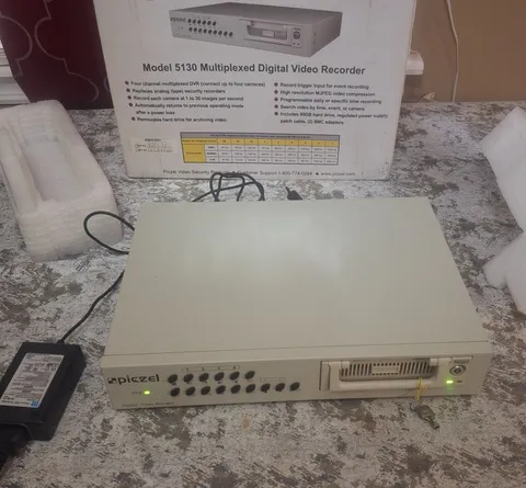 PICZEL Multiplexed Digital Video Recorder 4-Channel DVR Model 5130 w/ Keys