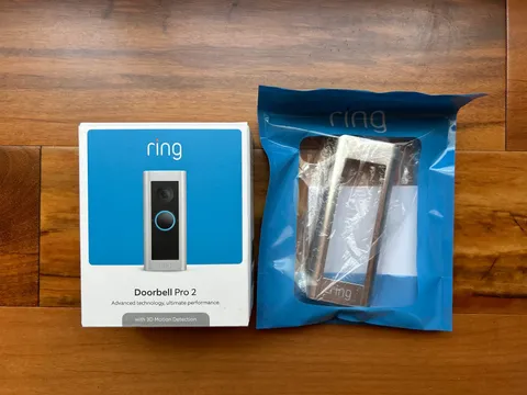 Ring Doorbell Pro 2 Wired Camera with 3D Motion Detection extra silver frame