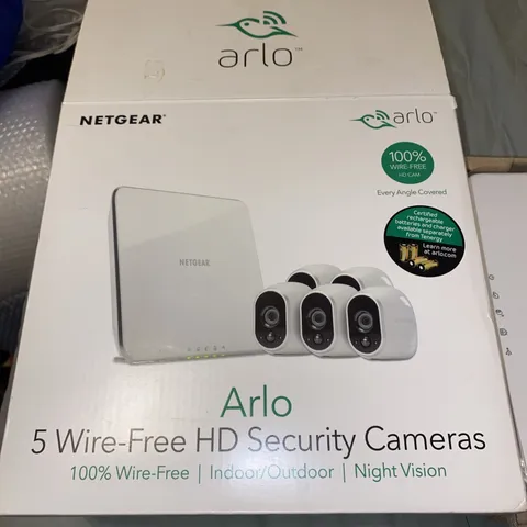 Arlo Wireless Home Security 5 Camera Kit VMS3530-100NAS - WHITE -