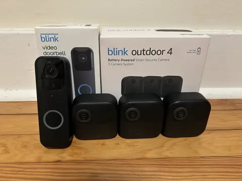 Amazon Blink Video Doorbell+Outdoor4 Wireless smart security with three cameras