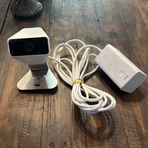 Xfinity XCAM2 SCHC2AEW Indoor/ Outdoor Camera with Power Supply