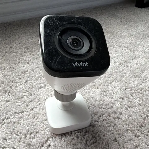 Vivint Outdoor Camera 1080p IP Wi-Fi Wired Weatherproof White/Black w/Mount