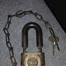 Yale Soury Brass & Steel Keyed Padlock w/ Chain, Antique Brass, Black, 1 Key