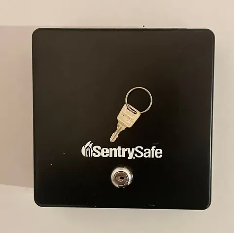 Sentry Safe Cash Box with Key