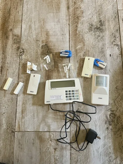 Defiant Wireless Home Protection/Security Alarm/Alert System HD SKU:1001 090 469