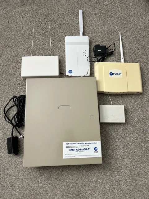 ADT Safewatch Pro 3000 Security System Panel + ADT Alarm Siren Sounder Wireless 