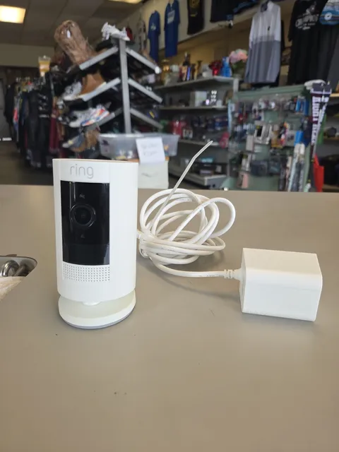 Ring Stick Up Cam Security Camera White 5UM7E5 NO BATTERY W/ CHARGER On Stand