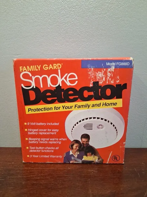 Smoke Alarm Model FG888D Vintage 1990 Family Gard NOS New Old Stock