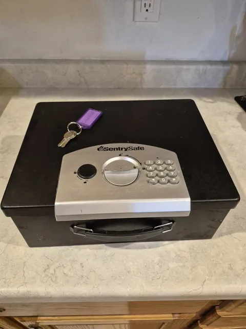 Sentry Fireproof Safe Mode With Keypad Entry With 2 Keys 13 X 10 X 5