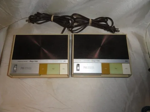 VINTAGE REALISTIC PLUG N TALK FM WIRELESS INTERCOMS MODEL 43-212B BOTH WORK