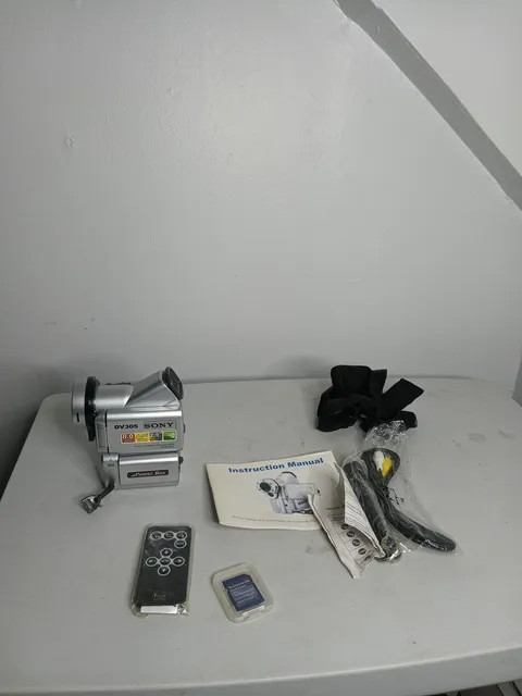 Sony DV305 digital video cam corder Not Working  Parts Only 