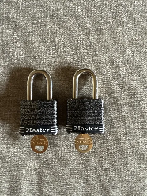 Two New Keyed Alike Master Lock 3SST 4-Pin Laminated SS Padlock Black•4 Keys
