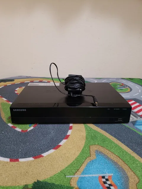 Samsung SDR-B3300N 4-Channel 720p HD Security DVR 1TB HDD- No Remote 