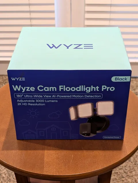 Wyze Cam Floodlight Pro Black 2.5 QHD Video 3000 Lumen Hardwired Open Box (New)