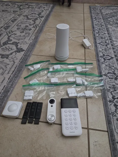 SimpliSafe Security System - HUGE Set w/ Extras, Original. 