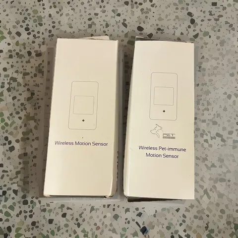 New Wireless PIR Motion Sensor 1 Pet Immune + 1 regular Motion Detector Lot 2