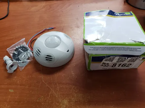LEVITON OSC10-M0W, DECORA, CEILING MOUNT OCCUPANCY SENSOR, WHITE open box