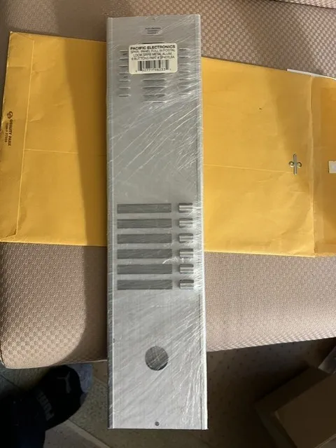 Pacific Electronics Spkr Panel Full w/Postal Lock, Alum, 6 But, Part # SP401L6A