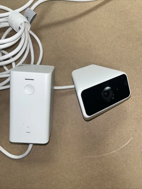 Xfinity XCAM2 SCHC2AEW HD Indoor Outdoor Security Camera w/ XW4 Power Adapter