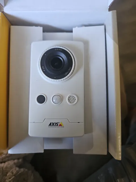 AXIS M1065-LW Wireless 1080p Indoor IP Security Camera w/ IR Mic Speaker USED