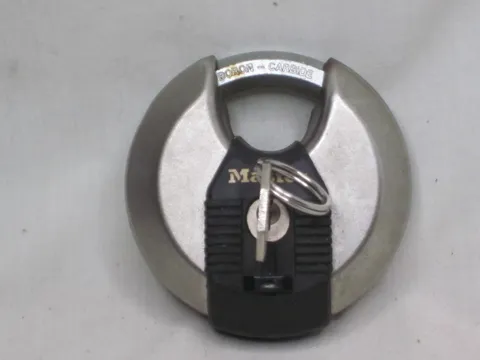 pre-owned Master lock padlock cylinder Boron-Carbide weather resistant w/ 1 key