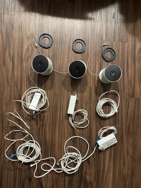 3 Google Nest Cam Indoor/Outdoor Battery Cameras G3AL9 w/ Mounts - No Cables