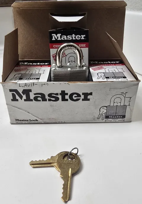 Pack of 6 NEW MASTER LOCK KEYED ALIKE WITH 2 KEYS EACH MADE IN USA NIB