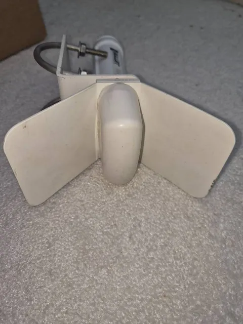 Ubiquiti Bullet M5 WiFi + Corner antenna + PoE power supply. Long range