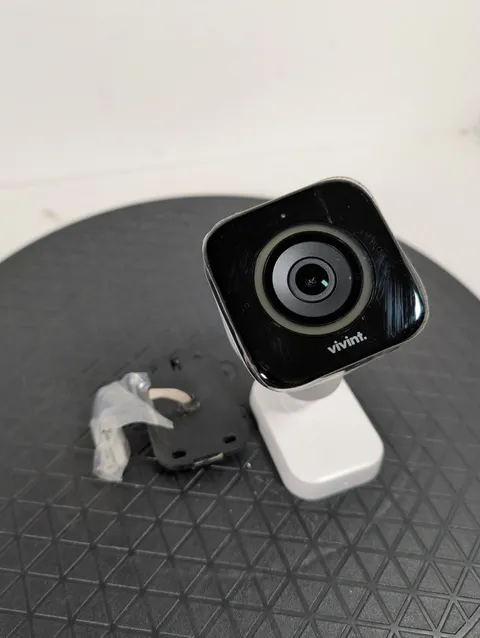 Vivint Outdoor Camera Pro VS-ODC300-WHT 1080p Cube Camera With Back Plate