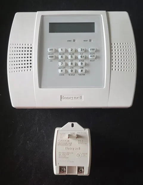 Honeywell L3000 LYNX Plus - Burglar Security Alarm Control Panel