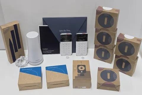 SimpliSafe Wireless Security System Bundle Camera 6 Smoke/CO 2 Smoke 2 Keypads