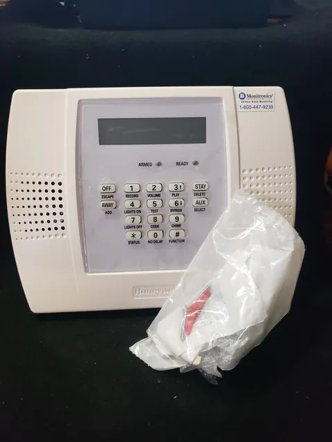 Honeywell LYNX Plus - Burglar Security Alarm Control Panel