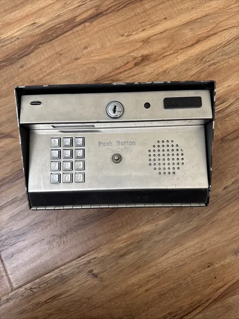 DoorKing 1871-010 Intercom System With Case NO key